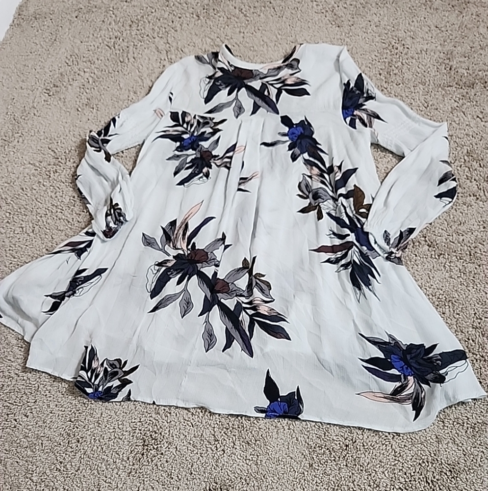 Free People Boho Floral White Tunic Top Blouse Keyhole Front Pockets Size Medium - Picture 6 of 10